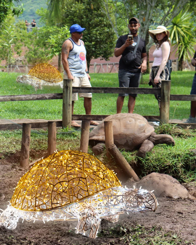 LED-Deko-Schildkröte aus Aluminium – 110 cm, gold/weiß, wetterfest für Außenbereiche