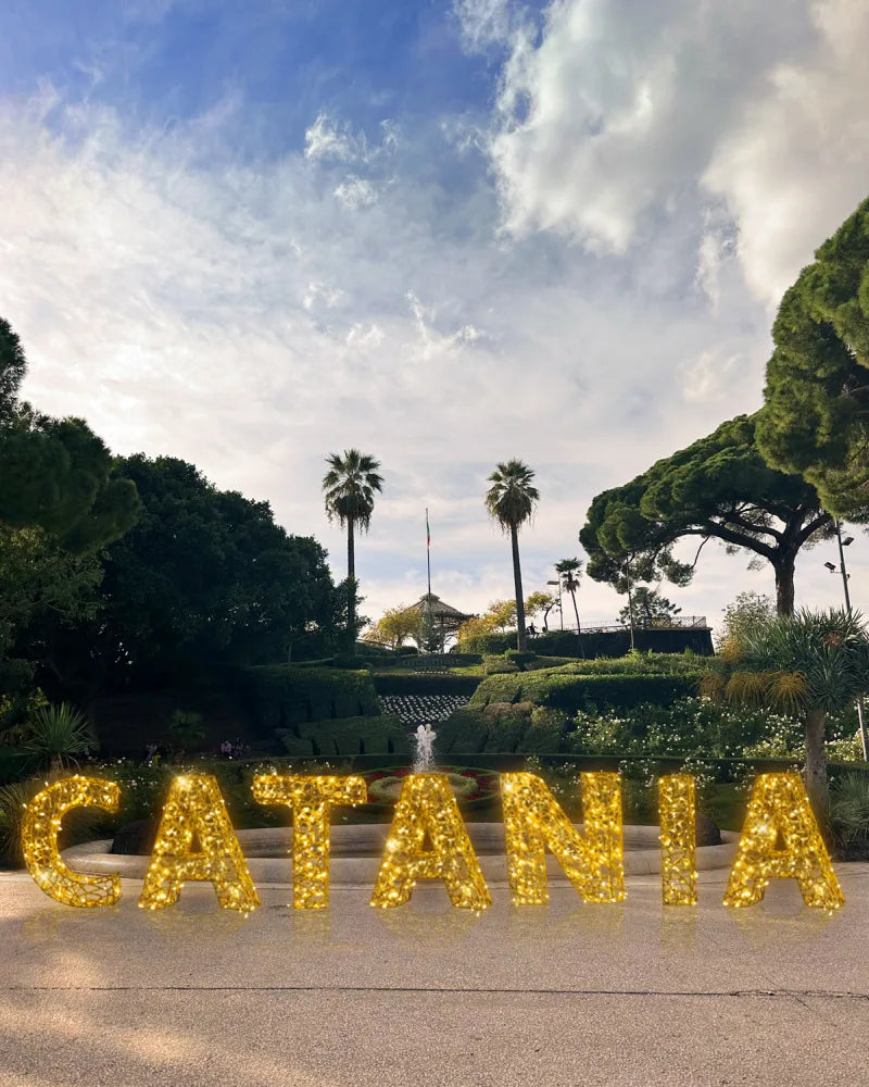 Leuchtbuchstaben aus Aluminium – goldene LED-Buchstaben für Außenbereiche